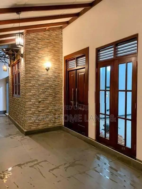 පර්චස් 18 ක ඉදිවූ අලුත්ම තනිමහල් නිවසක් විකිණීමට පොල්ගස්ඕවිට කැස්බෑව