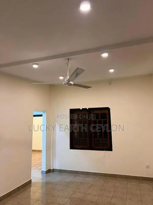 Nugegoda, 1St Floor, Unfurnished Apartment For Rent (MG1352)