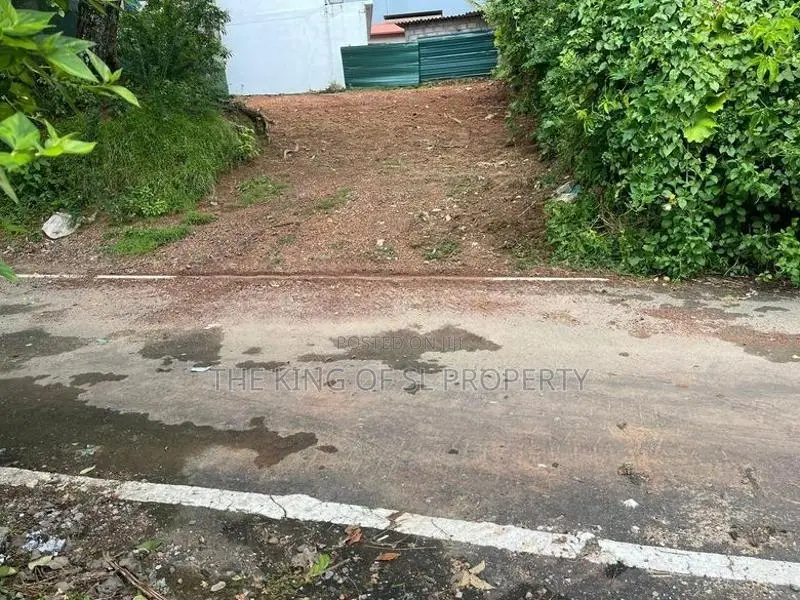Land for sale in Nugegoda ( Mirihana )