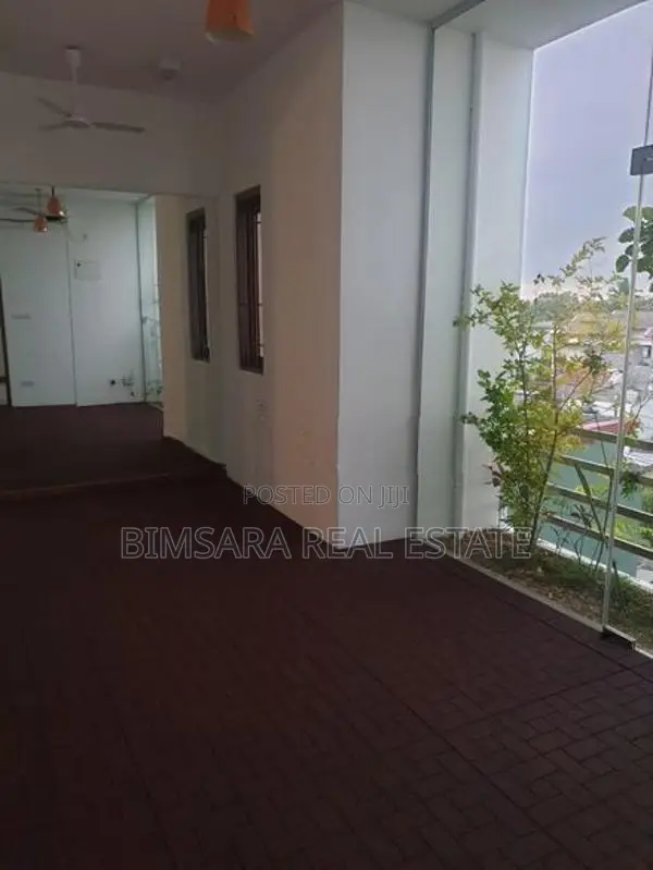 LUXURY HOUSE WITH A ROOF TOP SWIMMING POOL FOR LEASE IN COL 8 | LH0323