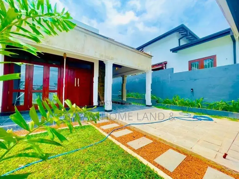 Brand New Quality Spacious House For Sale In Kahathuduwa Polgasowita