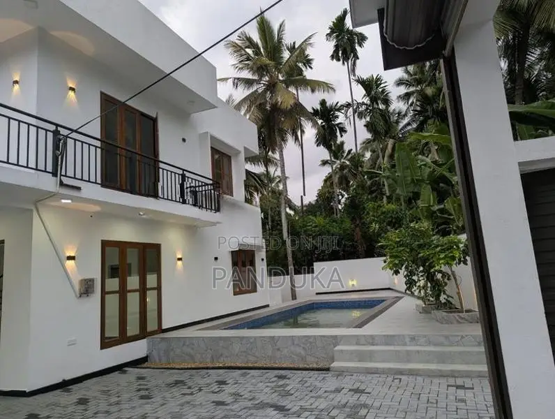 Brand new house with swimming pool for sale in Sapugaskanda