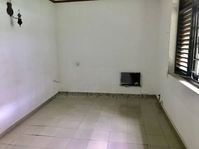 House for sale in Dehiwala (Nedimala )