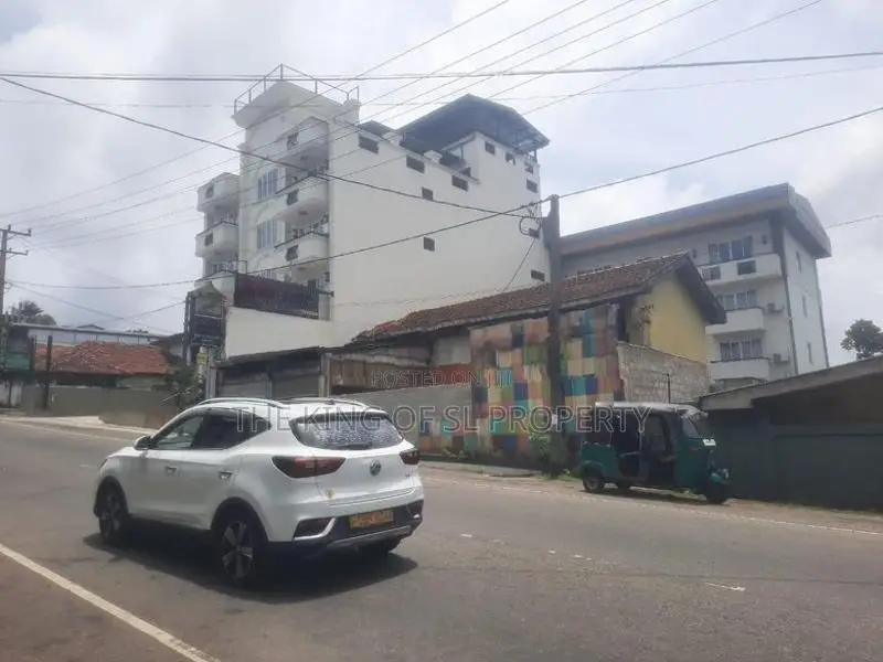 Commercial land for sale in Kotte