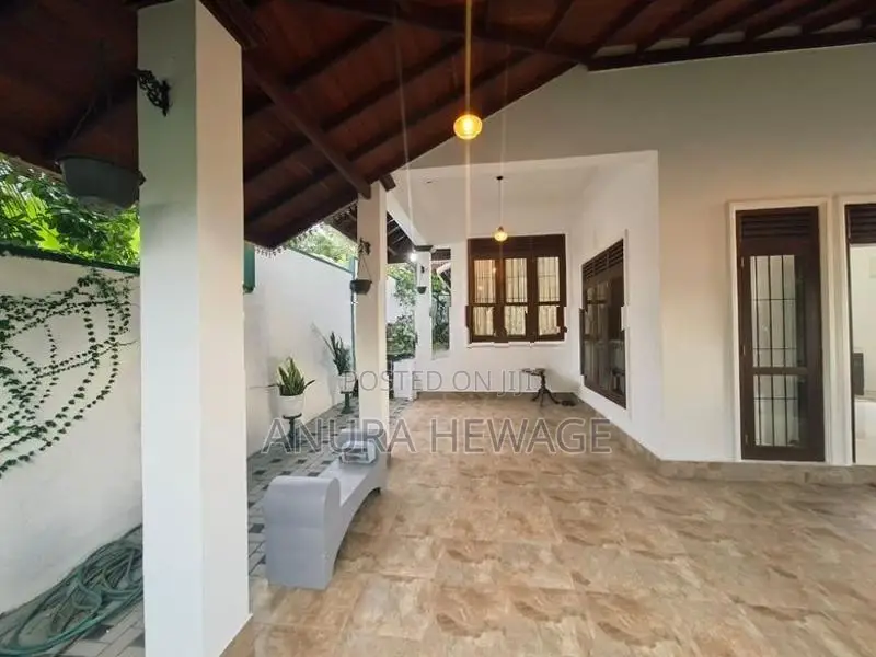 වටරැක පිහිටි සුඛෝපභෝගී නිවසක් ගෘහ භාණ්ඩ සමඟ විකිණීමට. (ID : WTRK001S)