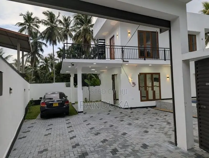 Brand new house with swimming pool for sale in Sapugaskanda