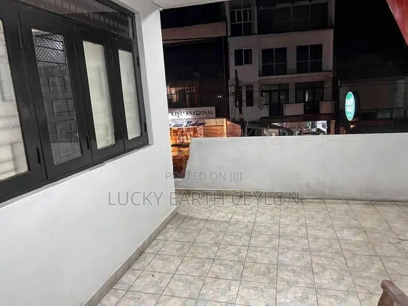 Nugegoda, 1St Floor, Unfurnished Apartment For Rent (MG1352)