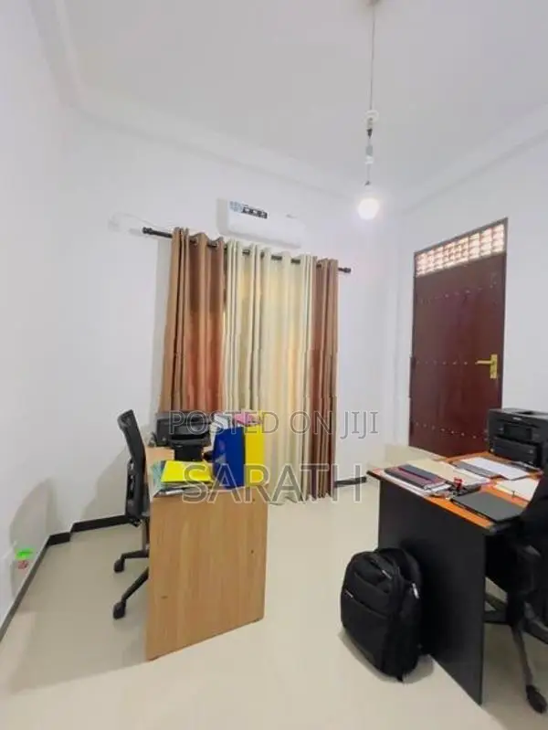 දෙමහල් විශාල නිවසක් මාලබෙන්