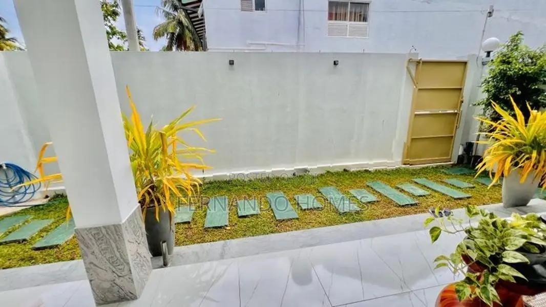 Very Near Temple Road Down Floor Complete New House Sale In Negombo