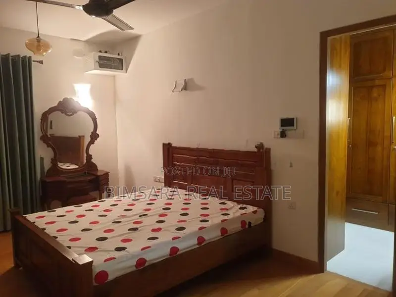 LUXURY HOUSE WITH A ROOF TOP SWIMMING POOL FOR LEASE IN COL 8 | LH0323
