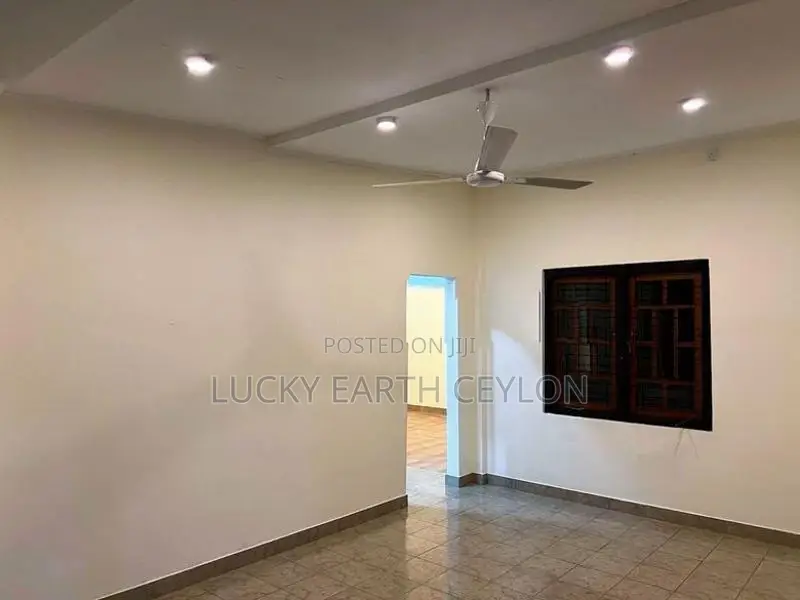 Nugegoda, 1St Floor, Unfurnished Apartment For Rent (MG1352)