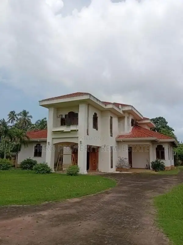 HCHR055 - Huge Modern House for Rent in Negombo