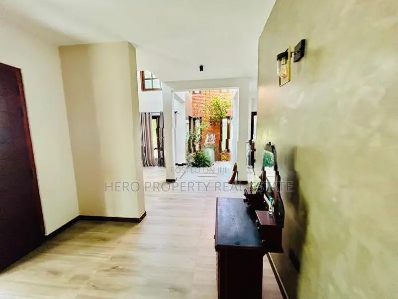 HCHS063Quality Modern Luxury House for Sale in Negombo