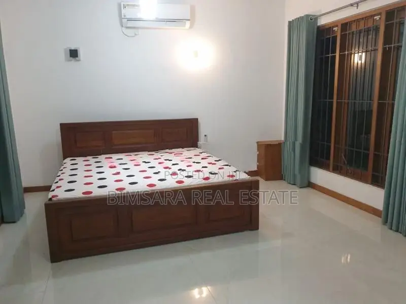 LUXURY HOUSE WITH A ROOF TOP SWIMMING POOL FOR LEASE IN COL 8 | LH0323