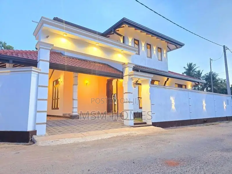Negombo Brand New House For Sale in Daluwakotuwa
