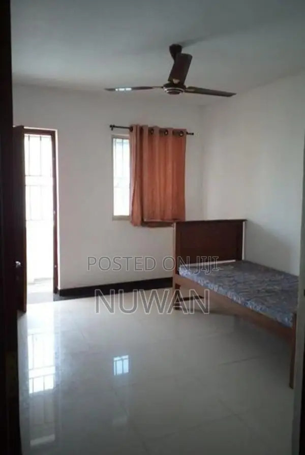 (56R383) 3rd.floor apartment in Colombo 05