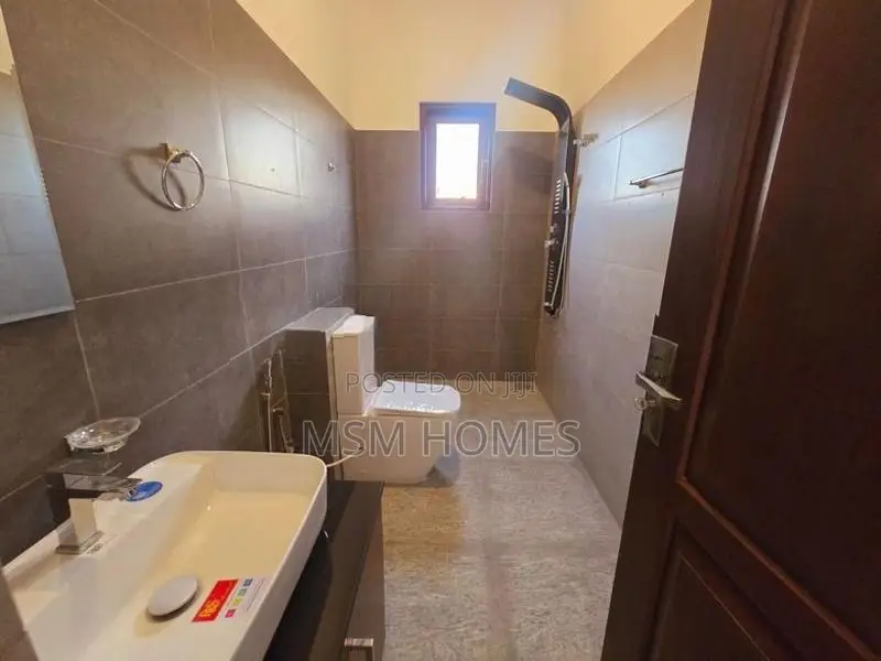 Three Story Brand New Luxury Apartment House For Sale in Negombo