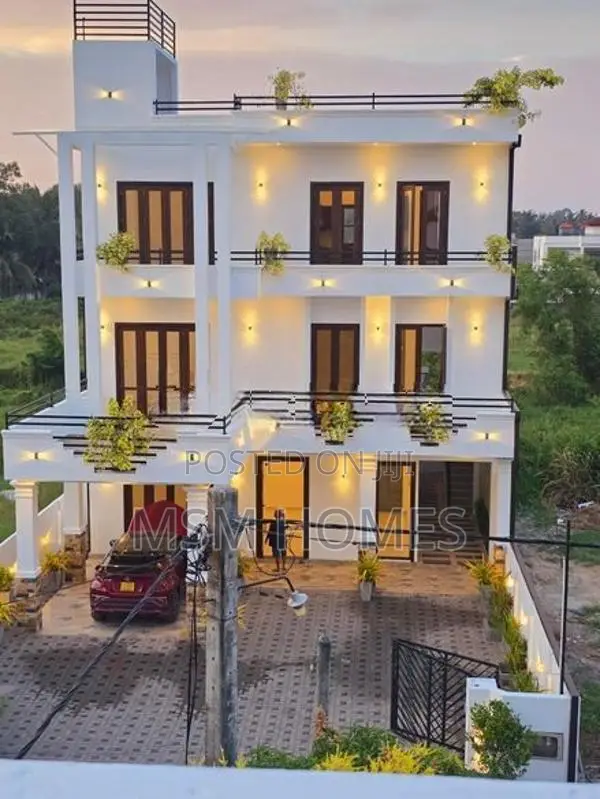 8 Rooms Brand New Apartment House For sale in Negombo