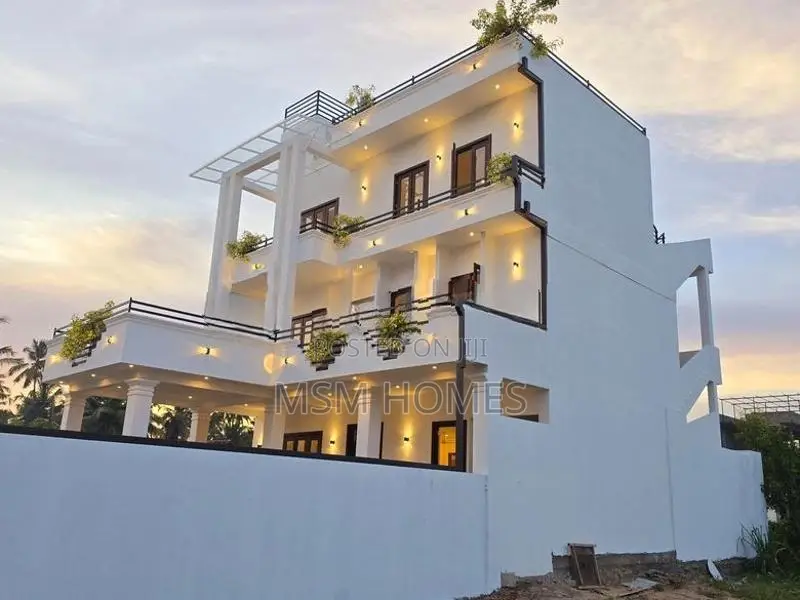 8 Rooms Brand New Apartment House For sale in Negombo
