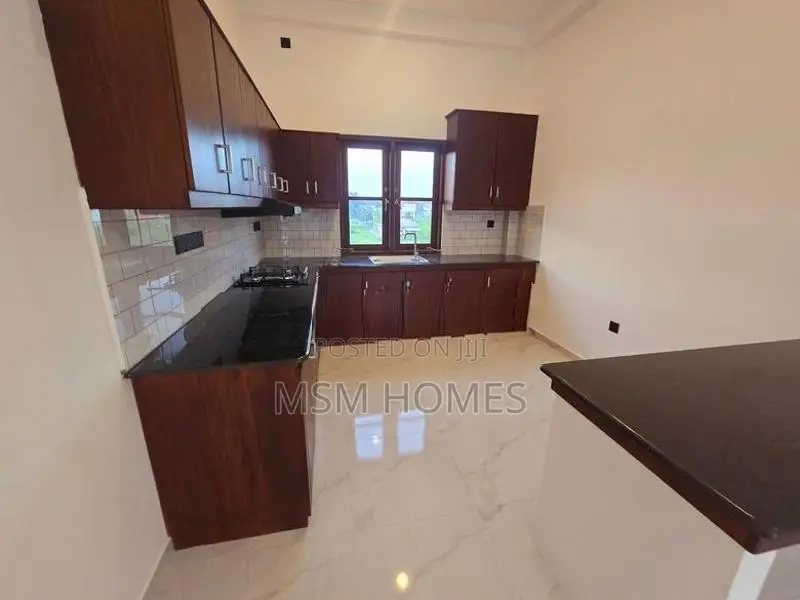8 Rooms Brand New Apartment House For sale in Negombo