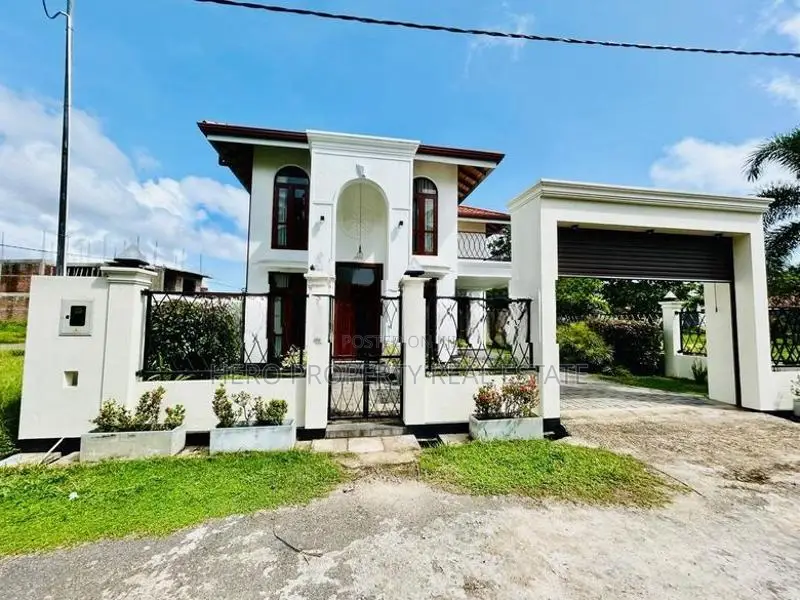 HCHS062 - Stunning Luxury House for Sale in Negombo