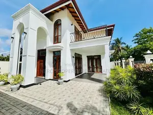 HCHS062 - Stunning Luxury House for Sale in Negombo