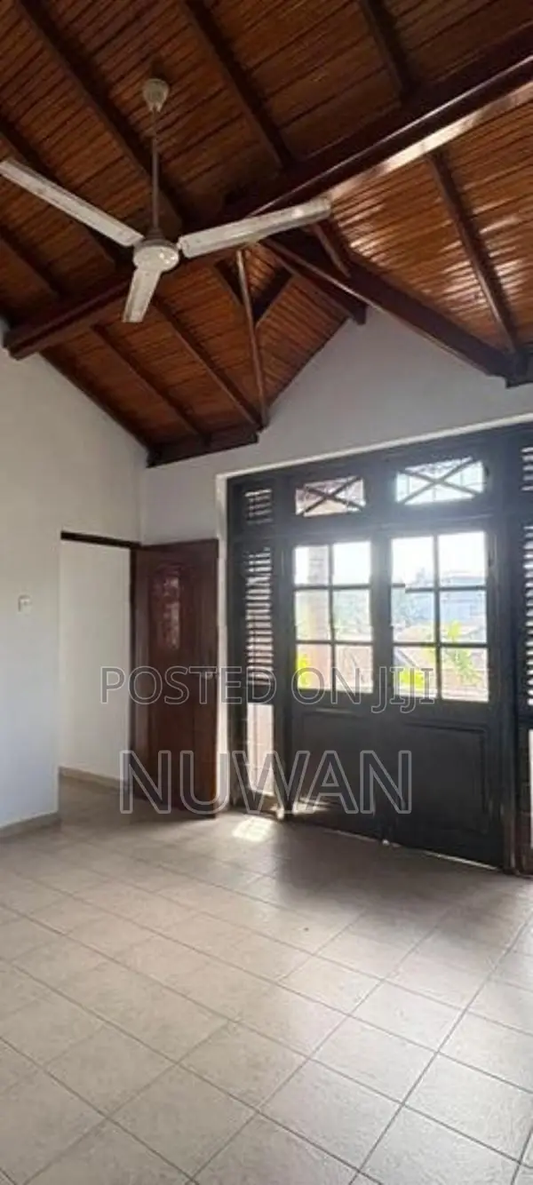 ( BAR4201) 3 storied stand along house in Battaramulla