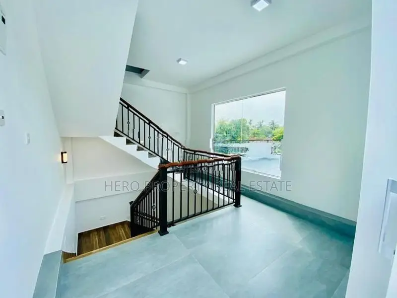 HCS065 - Elegant Luxurious House for Sale in Boralesgamuwa