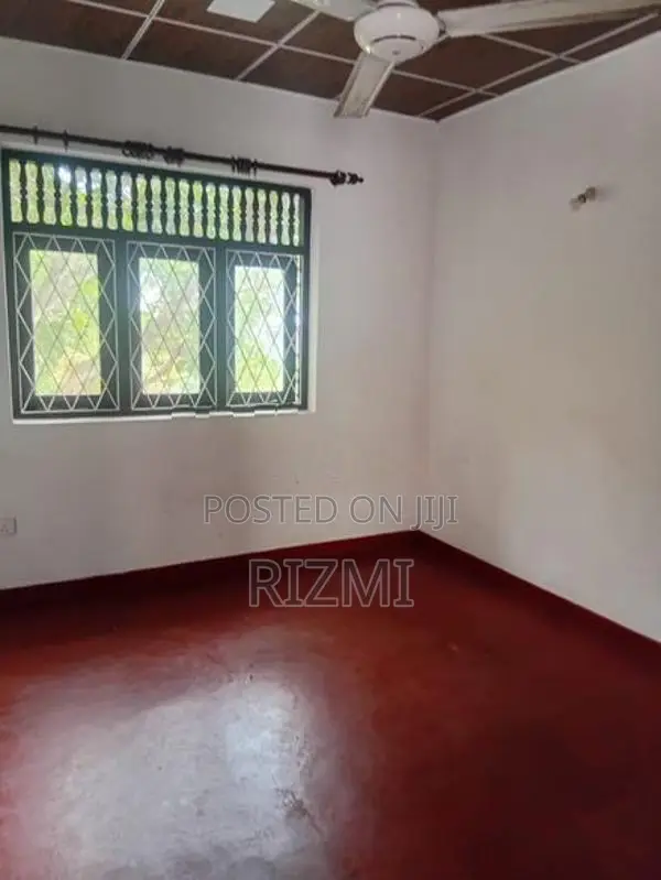 first floor 3BR house for rent in mount lavinia gunaratna mawata