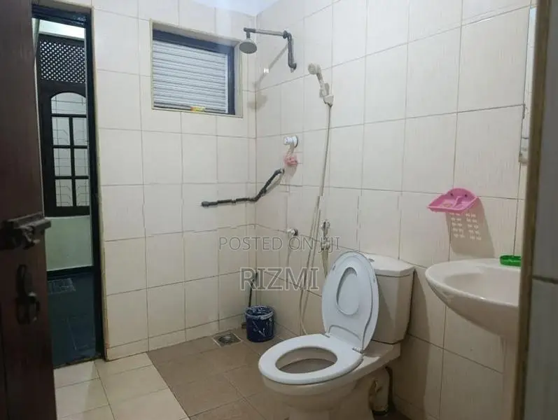 ground floor 2BR house for rent in watrapola road mount lavinia