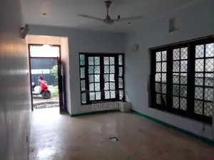 10.14 perches land with old house in boralasgamuwa near cycle park