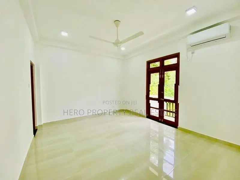 HCS065 - Elegant Luxurious House for Sale in Boralesgamuwa