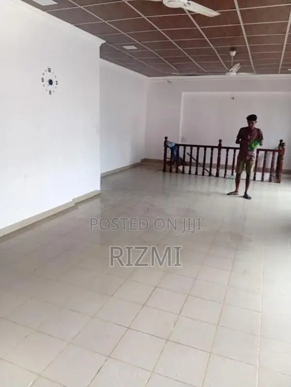 first floor 3BR house for rent in mount lavinia gunaratna mawata