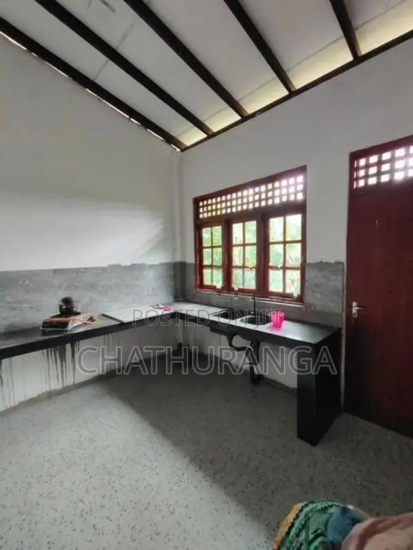UPPER FLOOR RENT KADAWATHA NEAR HIGHWAY