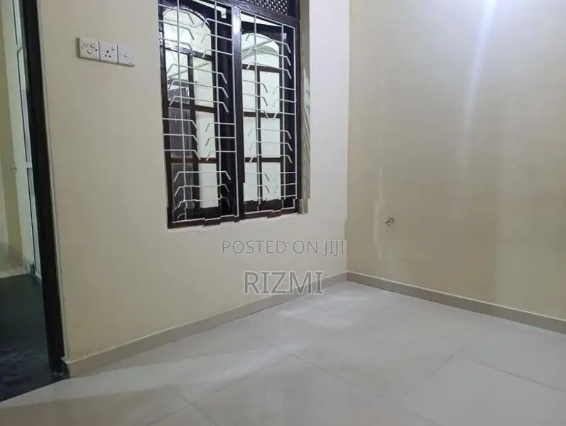 ground floor 2BR house for rent in watrapola road mount lavinia