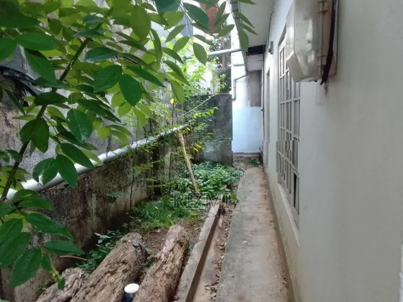 10.14 perches land with old house in boralasgamuwa near cycle park
