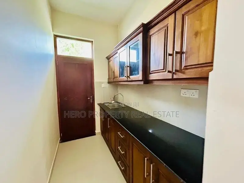 HCHS062 - Stunning Luxury House for Sale in Negombo