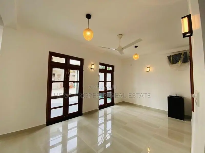 HCS065 - Elegant Luxurious House for Sale in Boralesgamuwa