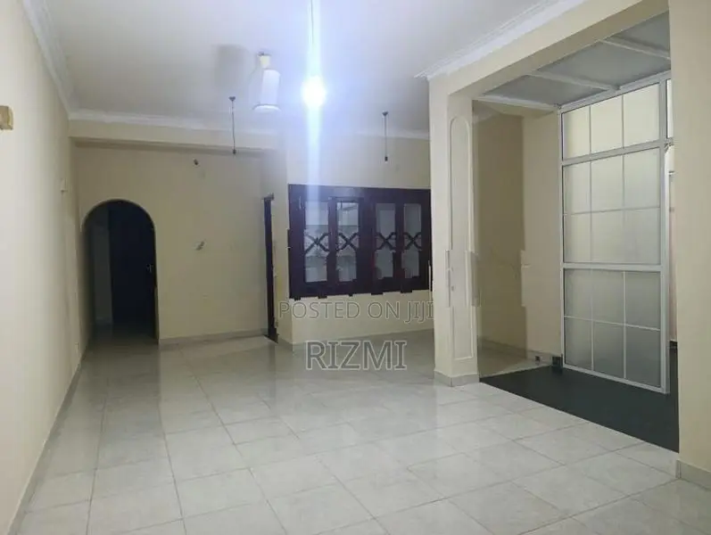 ground floor 2BR house for rent in watrapola road mount lavinia