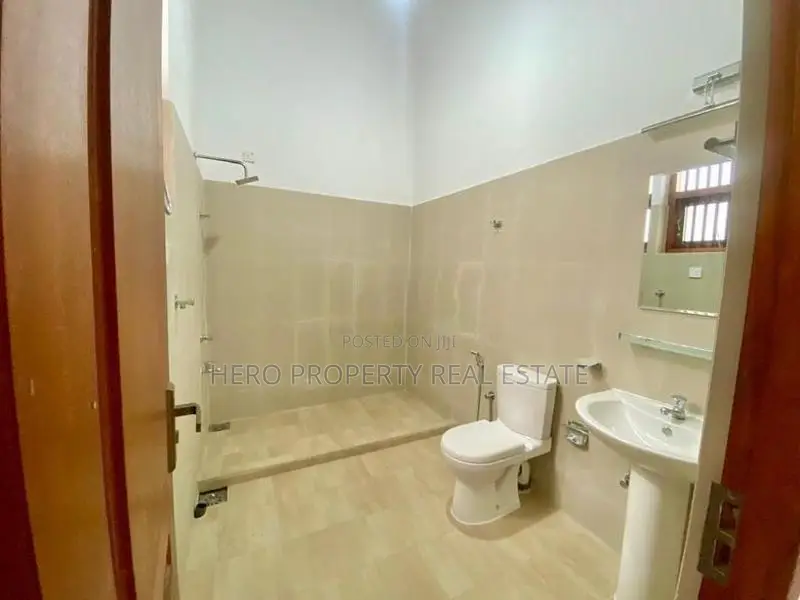HCS069 - Elegant Luxurious House for Sale in Boralesgamuwa