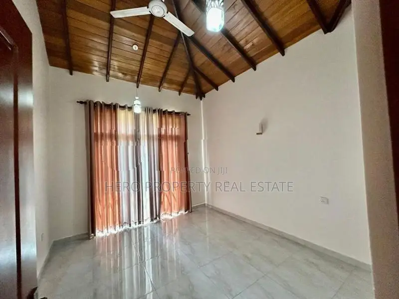 HCHS062 - Stunning Luxury House for Sale in Negombo