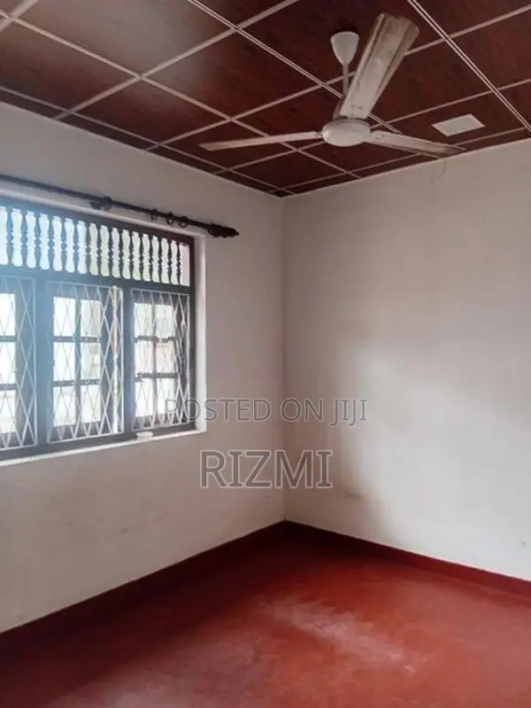 first floor 3BR house for rent in mount lavinia gunaratna mawata