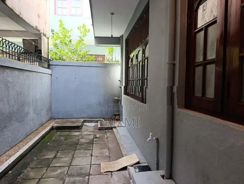 ground floor 2BR house for rent in watrapola road mount lavinia