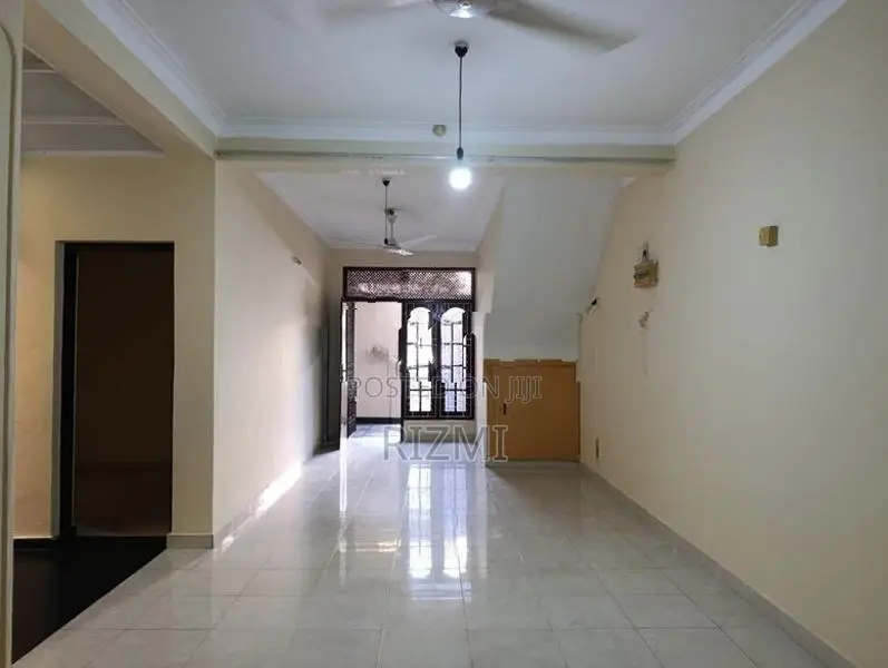 ground floor 2BR house for rent in watrapola road mount lavinia