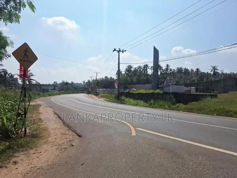 Paddy Land for Sale – Bataleeya Junction, Kadjugama, close to Kandy Ro
