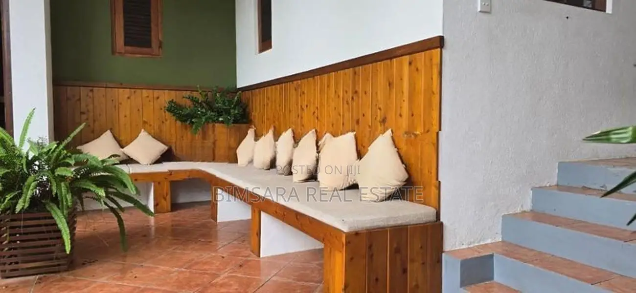 Architecturally Designed Luxury Garden Residence in Thalawathugoda