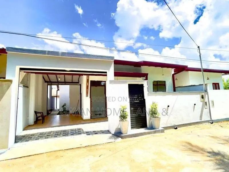 පිටිපන හෝමාගම නිදනකාමර හතරක් අලුත්ම තනිමහල් නිවසක් විකිණීමට