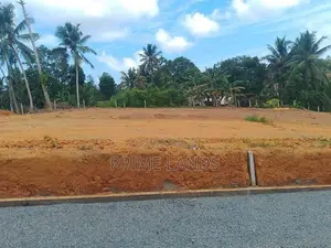 අලුත්වල මීටියාගොඩ පූධාන පාරට මුහුණලා බිම් කොටස්