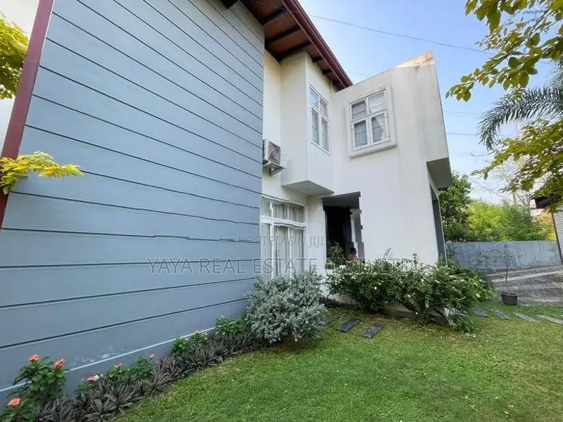 LUXURY HOUSE FOR SALE IN THALAWATHUGODA