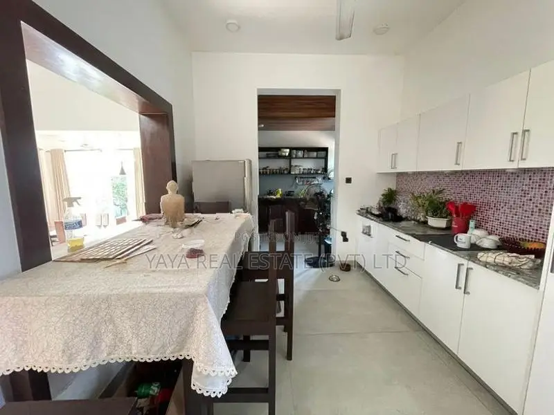 LUXURY HOUSE FOR SALE IN THALAWATHUGODA